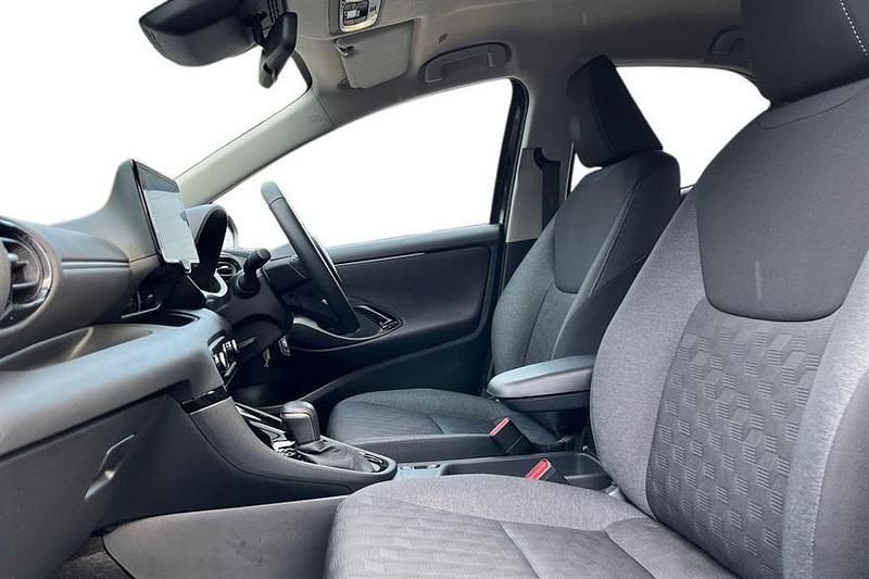 Used Toyota Yaris Hybrid Design 116 HP (85 kW) 2024 Black Hatchback