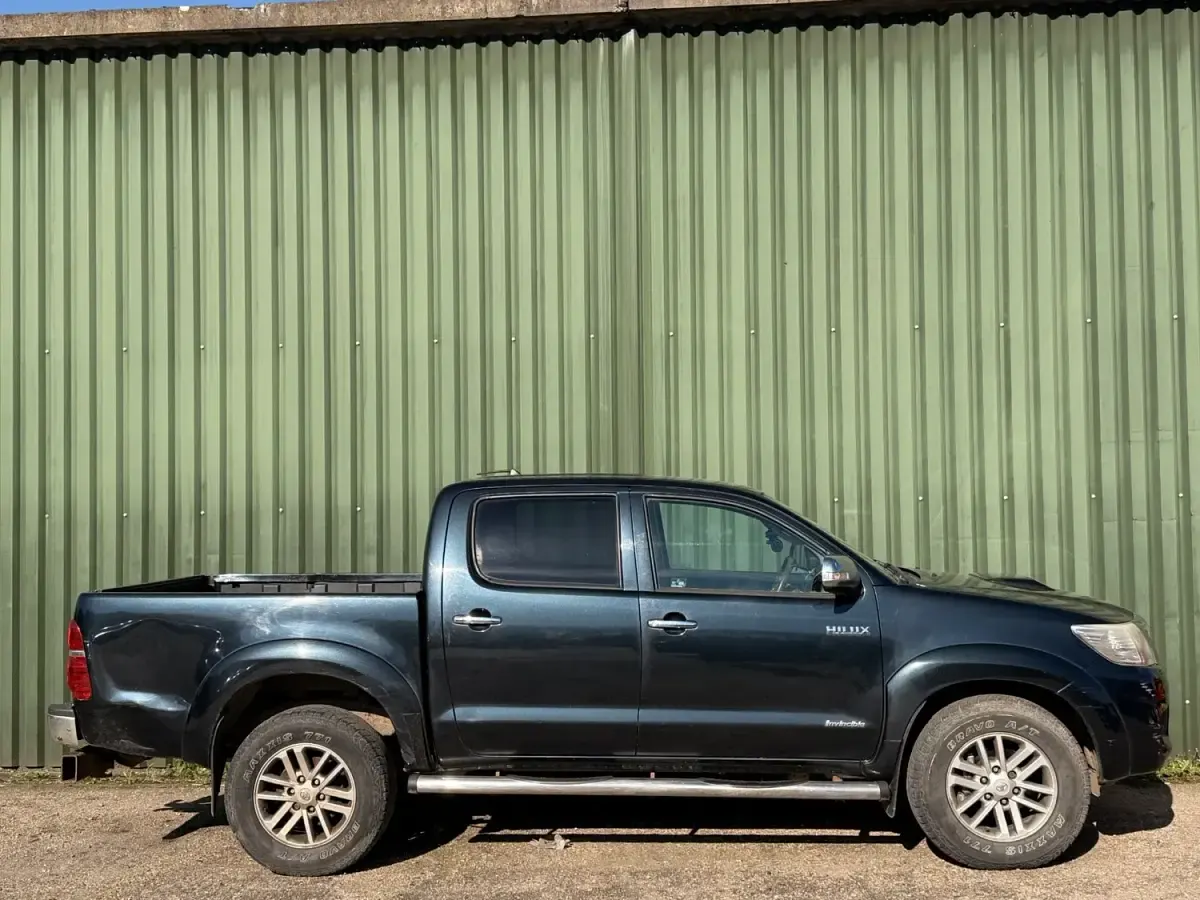 Usado Toyota HiLux 171 HP (125 kW) 2013 Cinzento Pickup