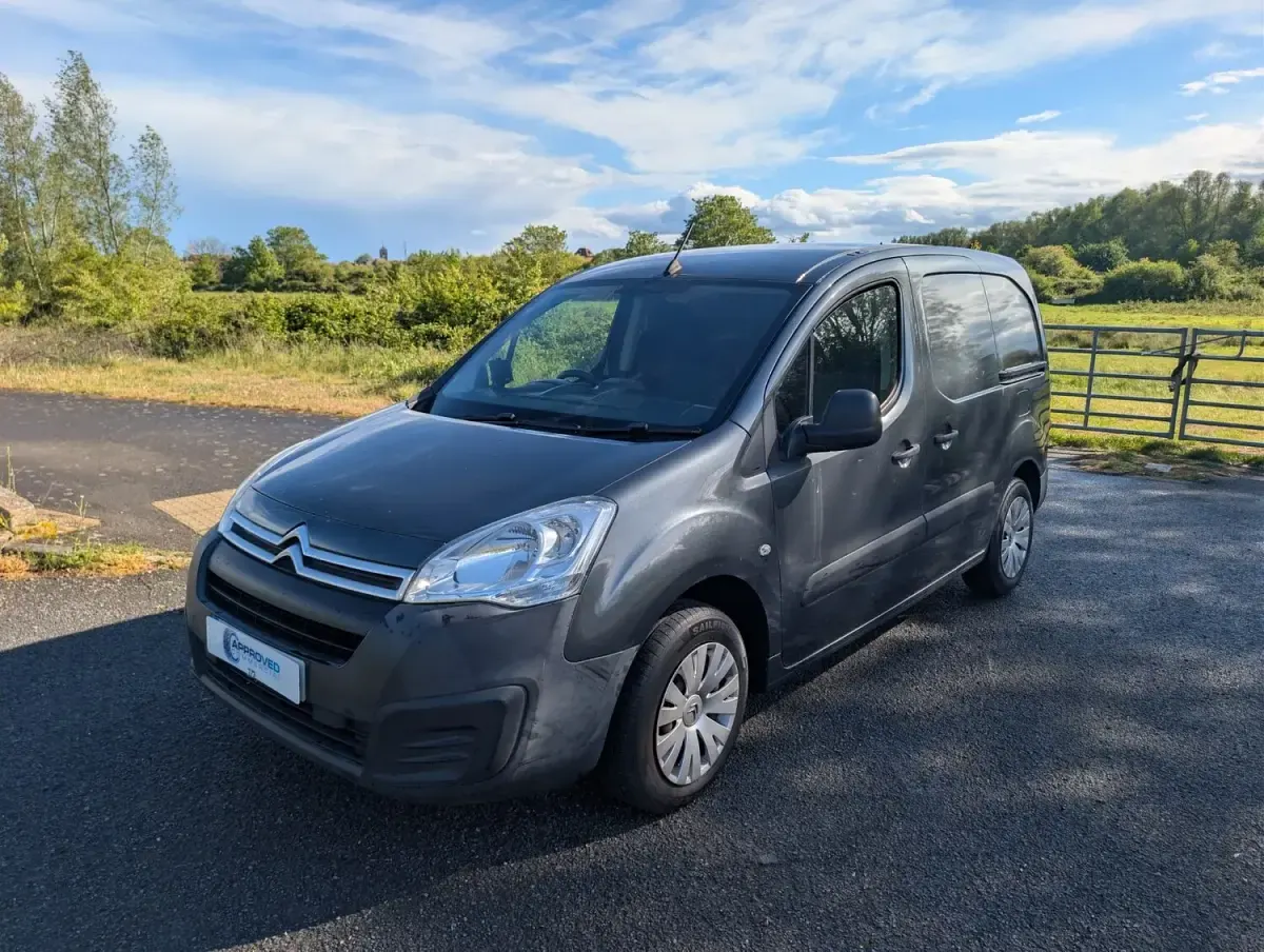 Begagnad Citroën Berlingo 75 HK (55 kW) 2017 Grå Minibuss
