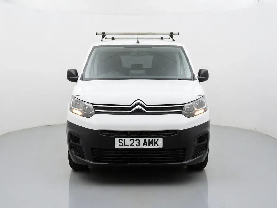 Używany Citroën Berlingo 100 KM (73 kW) 2023 Biały Minivan