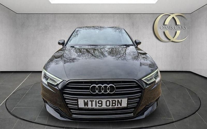 Usado Audi A3 Sportback Design 116 CV (85 kW) 2019 Negro Utilitario