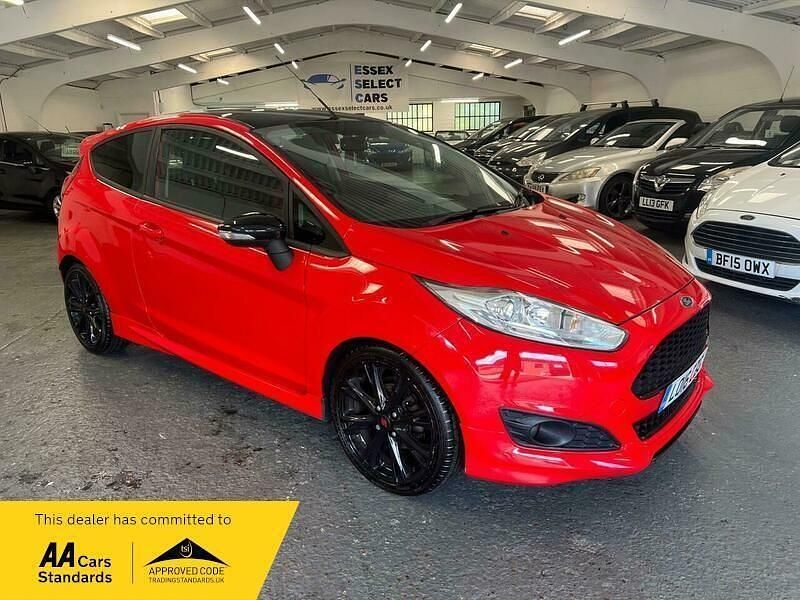 Red Used 2016 Ford Fiesta Zetec Hatchback | £4,600 (Fair price) - Image 1/4