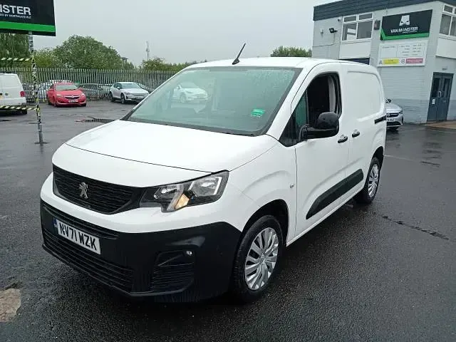 Used Peugeot Partner Premium 100 HP (73 kW) 2022 White MPV