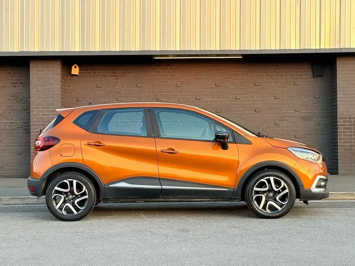 Used Renault Captur Dynamique 120 HP (88 kW) 2018 Orange SUV