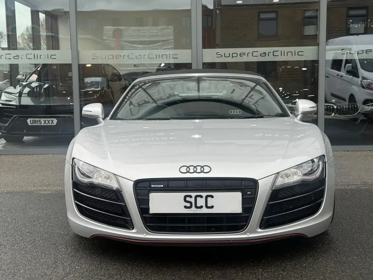 Begagnad Audi R8 Coupé 2010 Silver Sportkupé
