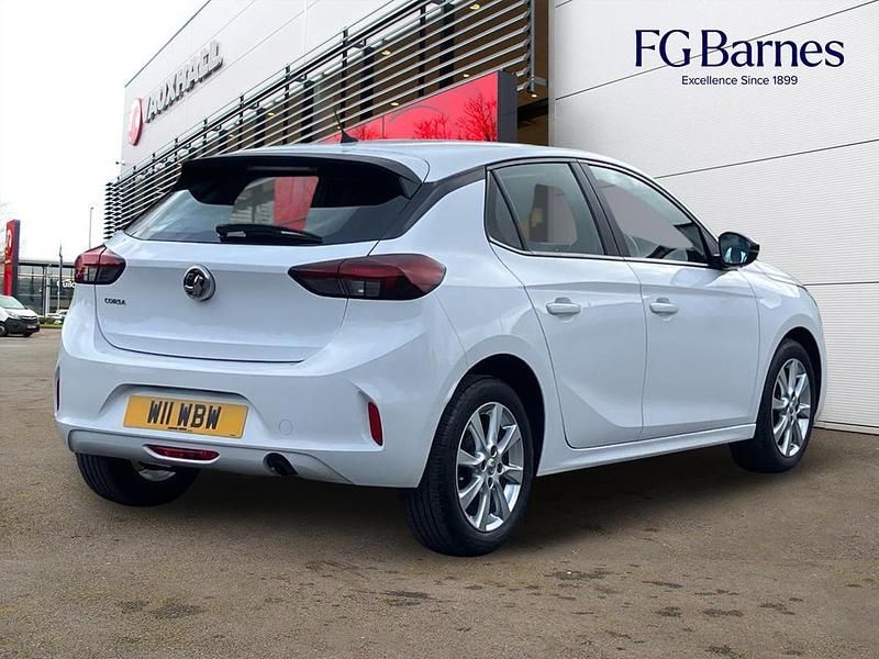 Używany Vauxhall Corsa Edition 74 KM (54 kW) 2022 Biały Hatchback