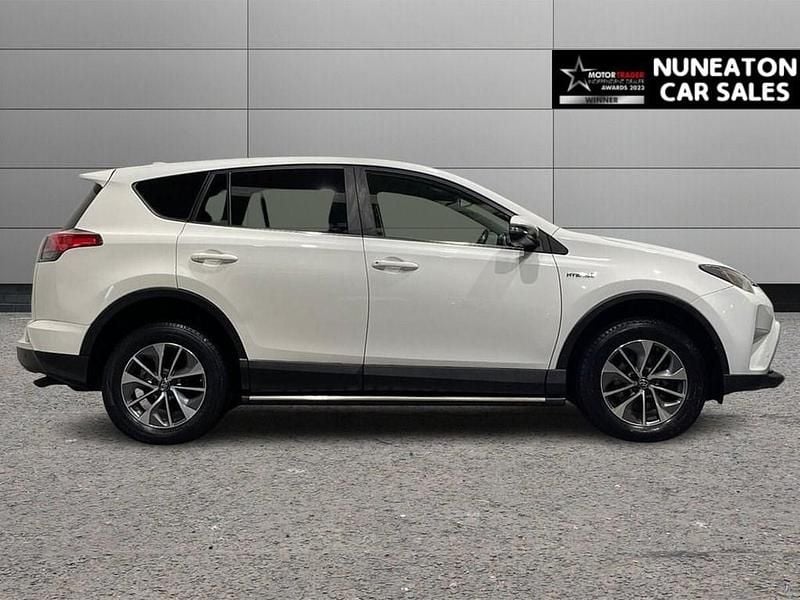 Used Toyota RAV4 197 HP (144 kW) 2018 White SUV