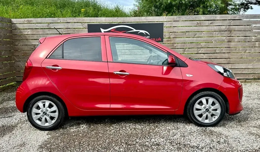 Used Kia Picanto 65 HP (47 kW) 2017 Red Hatchback