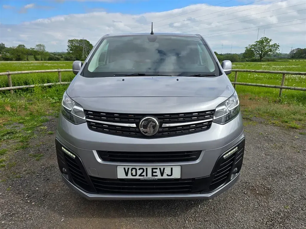 Usado Vauxhall Vivaro Sportive 120 HP (88 kW) 2021 Cinzento Monovolume