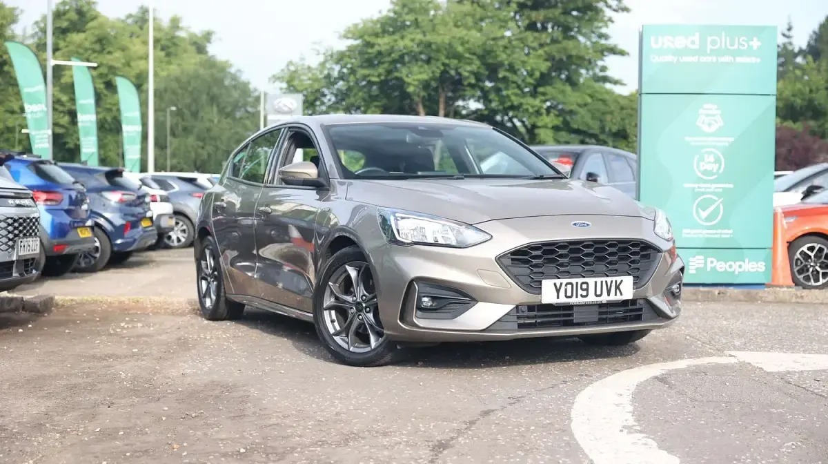 Used Ford Focus ST-Line 125 HP (91 kW) 2019 Silver Hatchback