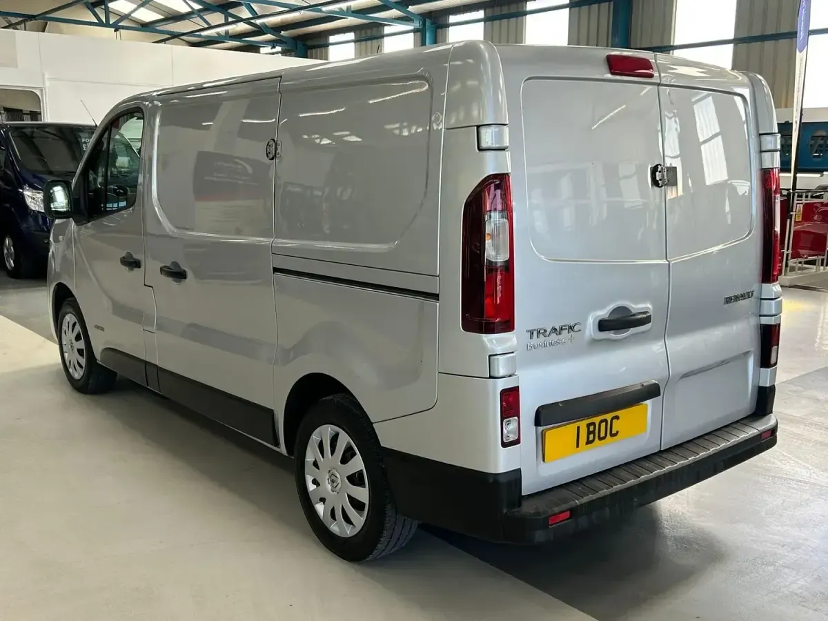 Używany Renault Trafic Business 2015 Srebrny Minivan
