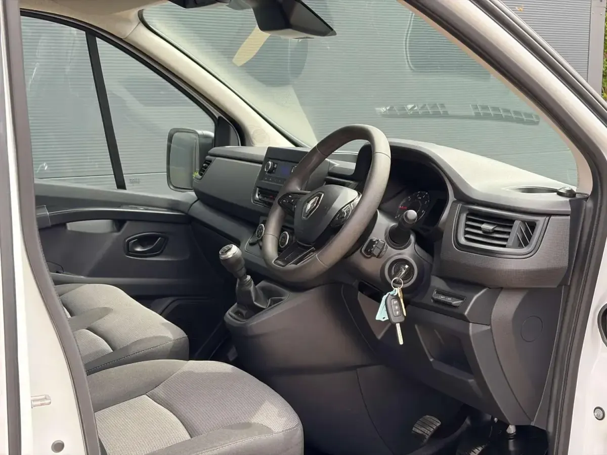 Używany Renault Trafic Business 2023 Biały Minivan