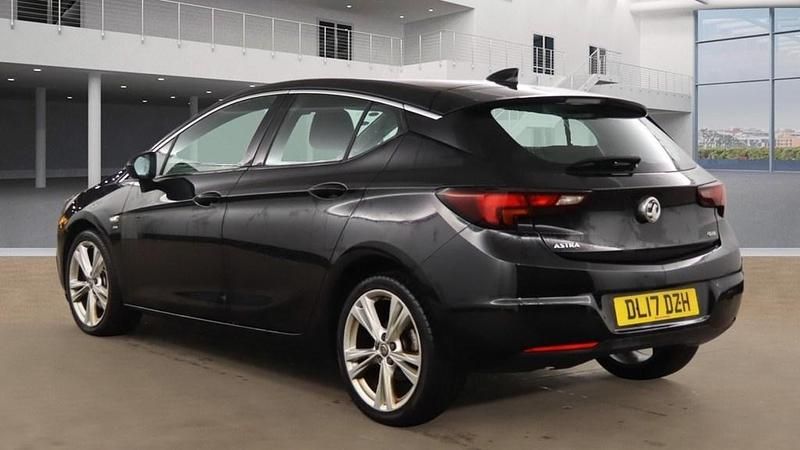 Used Vauxhall Astra SRi 136 HP (100 kW) 2017 Black Hatchback