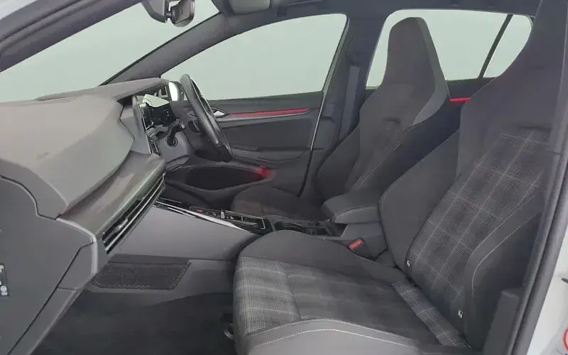 Begagnad VW Golf VIII GTD 200 HK (147 kW) 2023 Vit Halvkombi