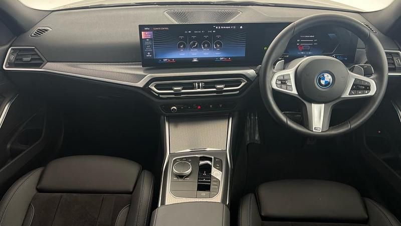 Usado BMW 330e M Sport 288 HP (211 kW) 2024 Cinzento
