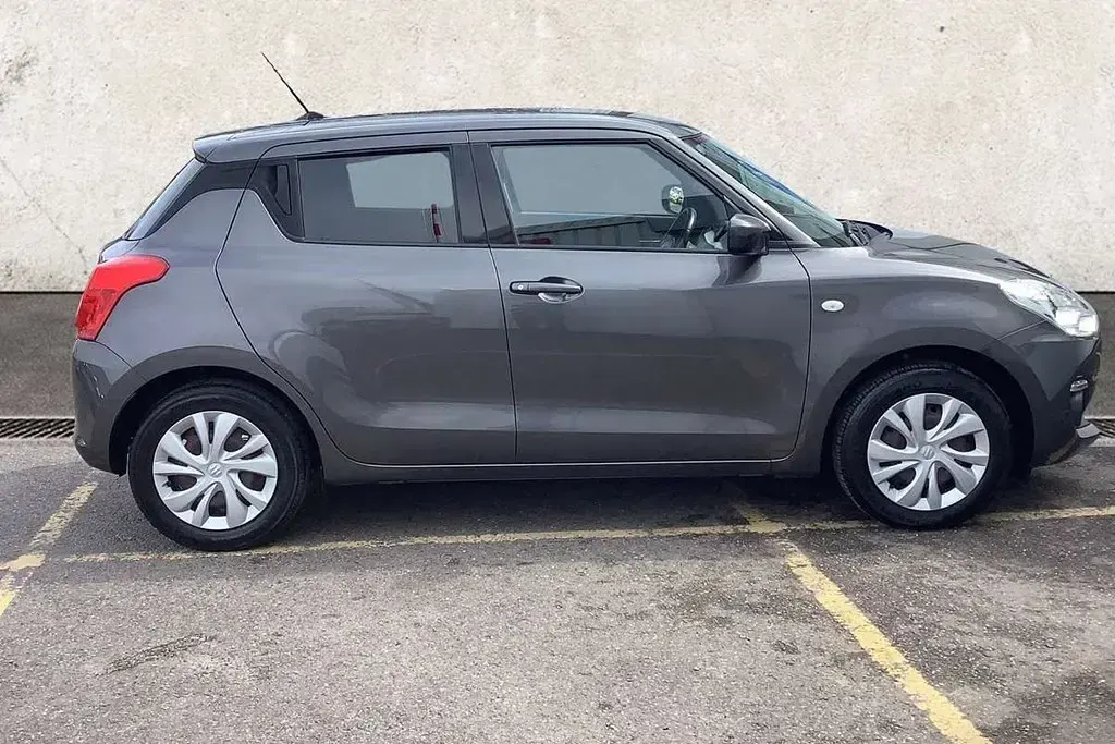 Używany Suzuki Swift SZ3 90 KM (66 kW) 2019 Szary Hatchback