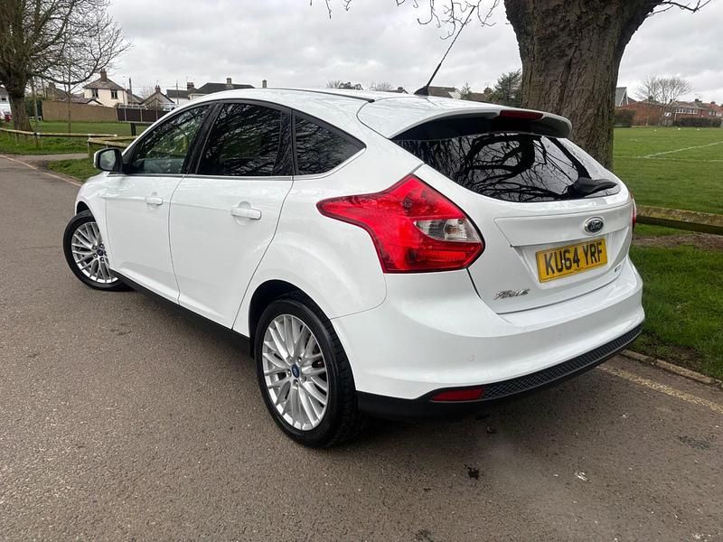 Used Ford Focus Zetec 2014 White Hatchback