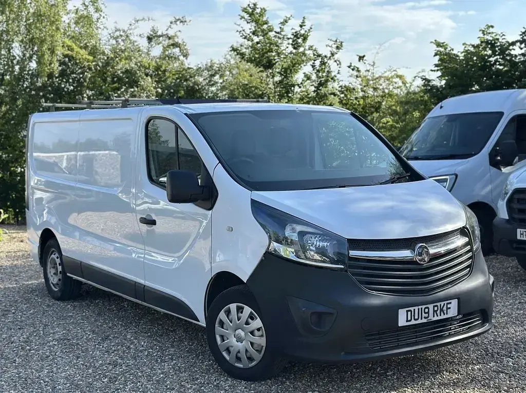 Used Vauxhall Vivaro 120 HP (88 kW) 2019 White MPV