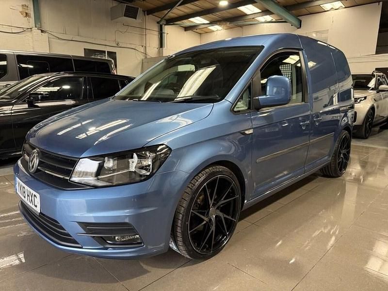 Usado VW Caddy Highline 102 HP (75 kW) 2018 Azul Monovolume