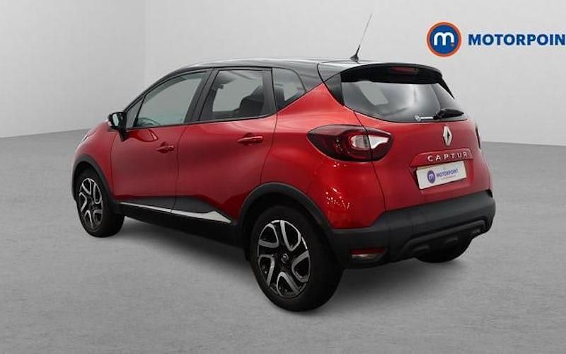 Used Renault Captur Iconic 90 HP (66 kW) 2019 Red/black SUV