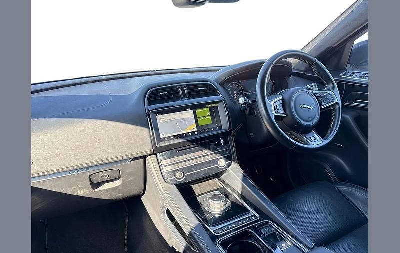 Used Jaguar F-Pace 300 HP (220 kW) 2019 White SUV