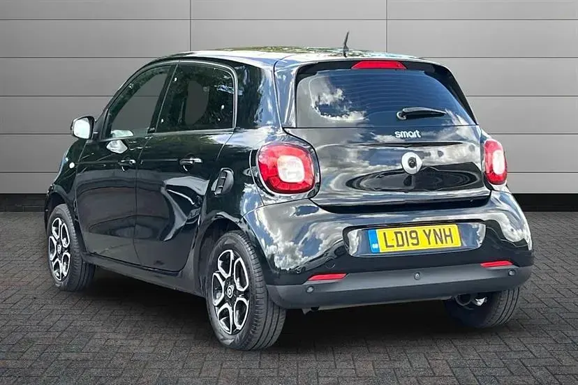 Used Smart ForFour Premium 90 HP (66 kW) 2019 Black Hatchback