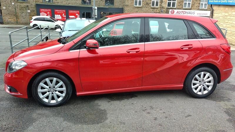 Used Mercedes B180 SE 122 HP (89 kW) 2013 Red MPV