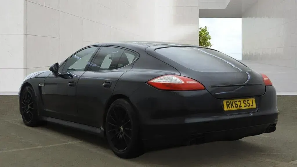 Used Porsche Panamera 250 HP (183 kW) 2012 Black Hatchback