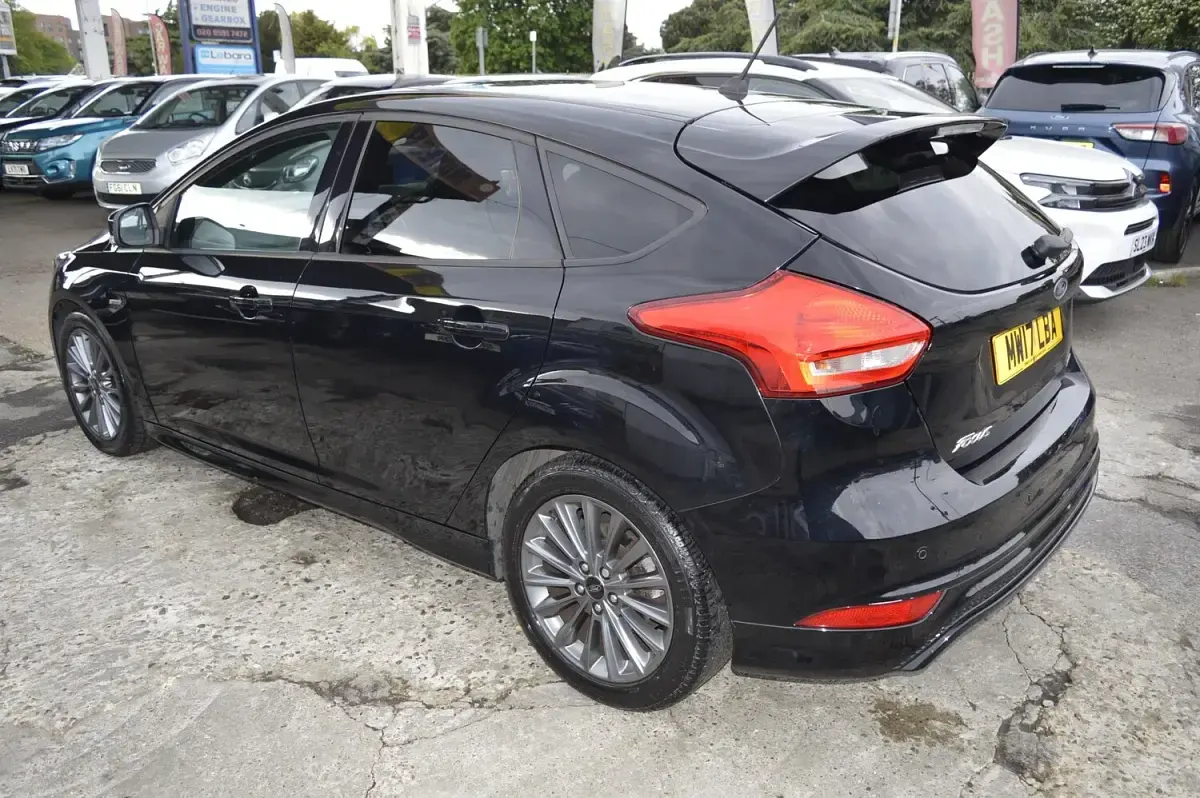 Used Ford Focus ST-Line 125 HP (91 kW) 2017 Black Hatchback