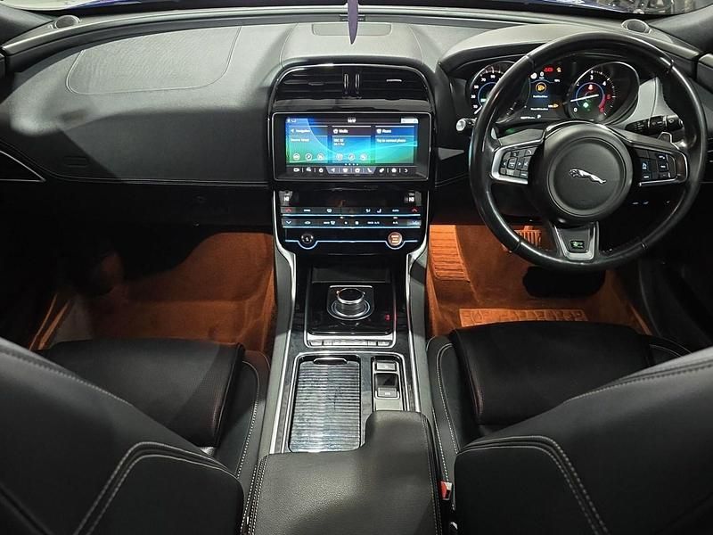 Used Jaguar XE R-Sport 180 HP (132 kW) 2018 Blue Sedan