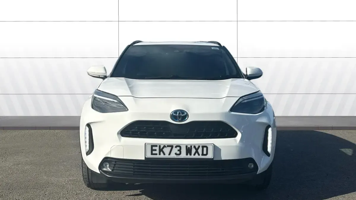 Used Toyota Yaris Hybrid Design 116 HP (85 kW) 2023 White Estate