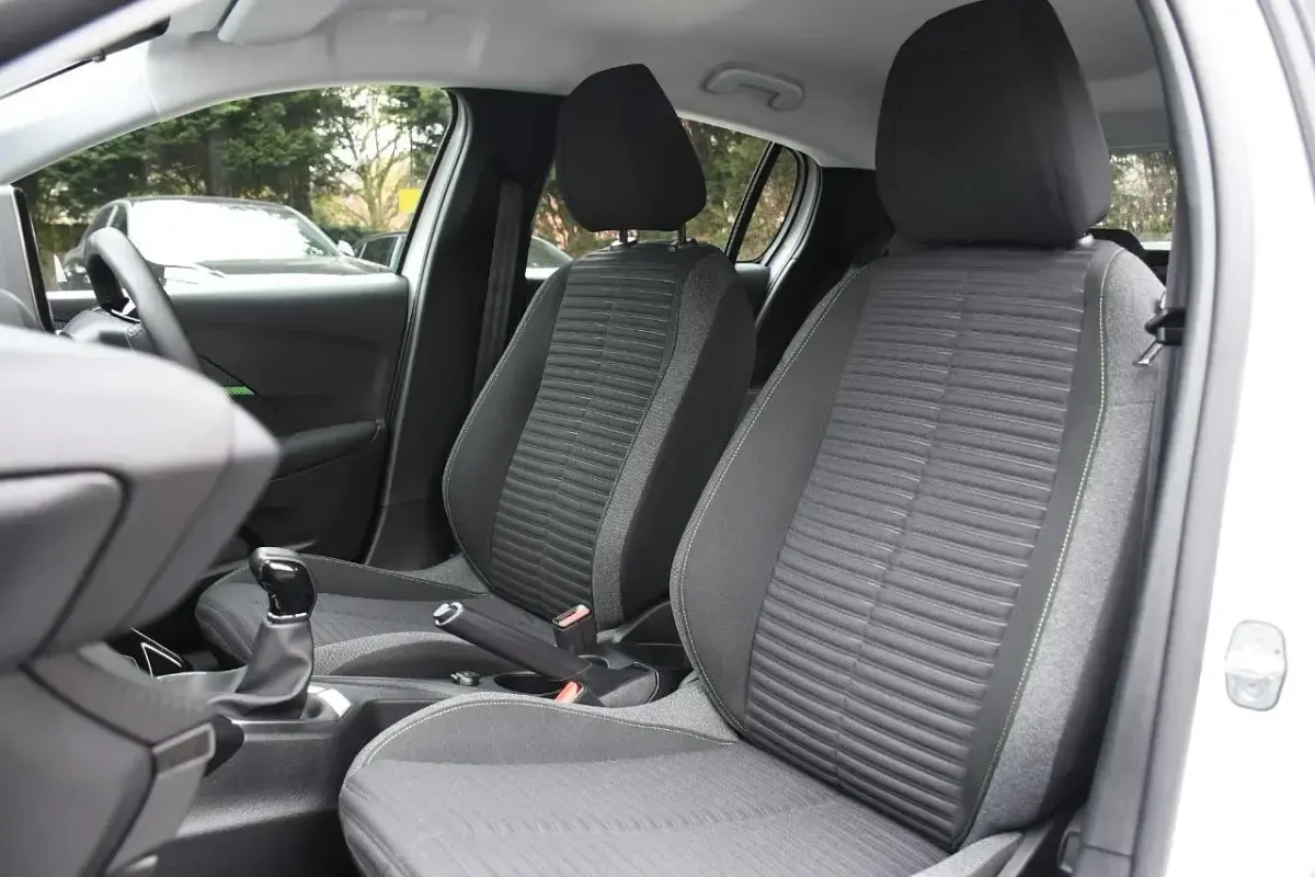 Gebraucht Peugeot 208 Active 74 PS (54 kW) 2023 Weiß Kleinwagen