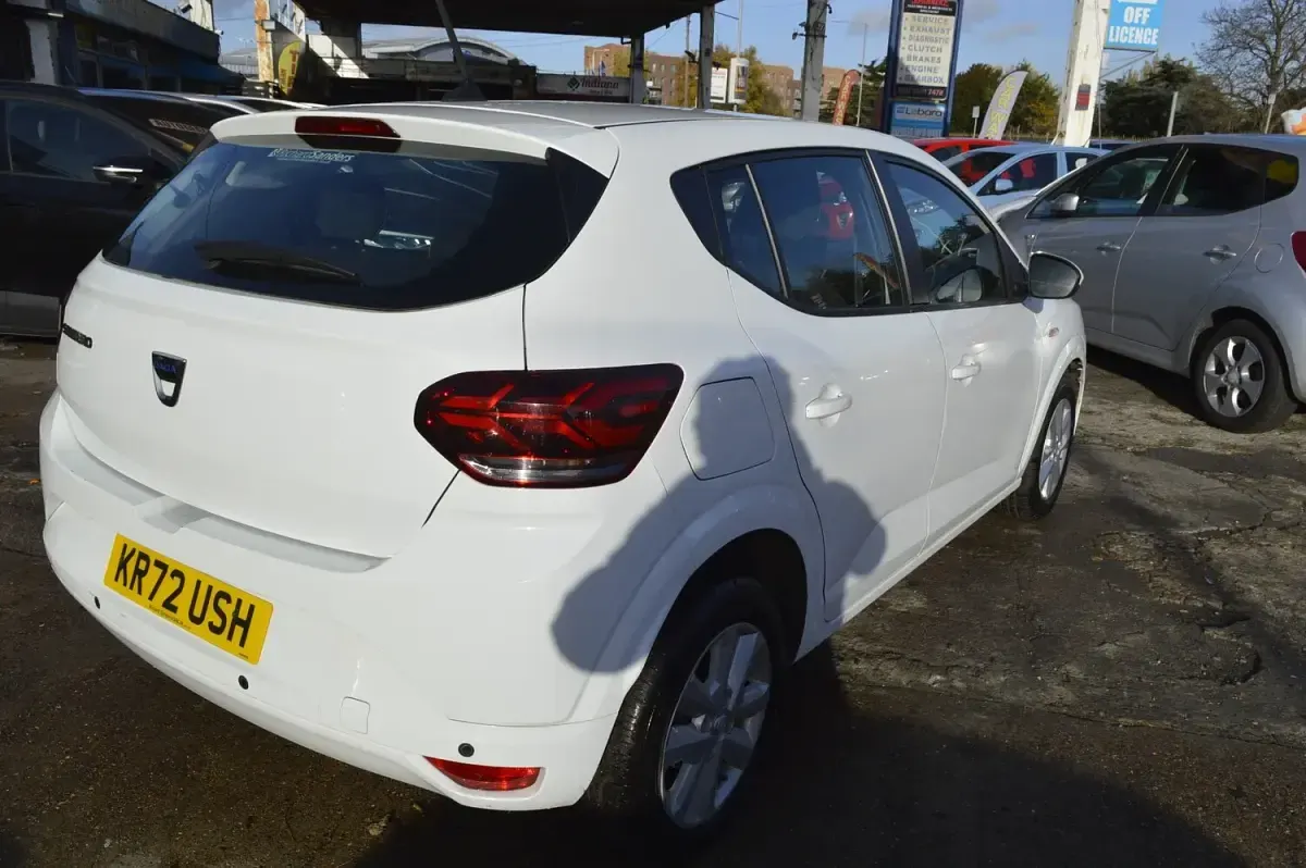 Used Dacia Sandero Comfort 91 HP (66 kW) 2022 White Hatchback