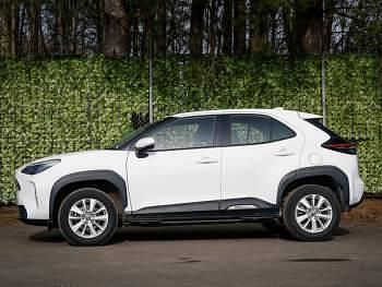 Used Toyota Yaris Hybrid 116 HP (85 kW) 2023 White Estate