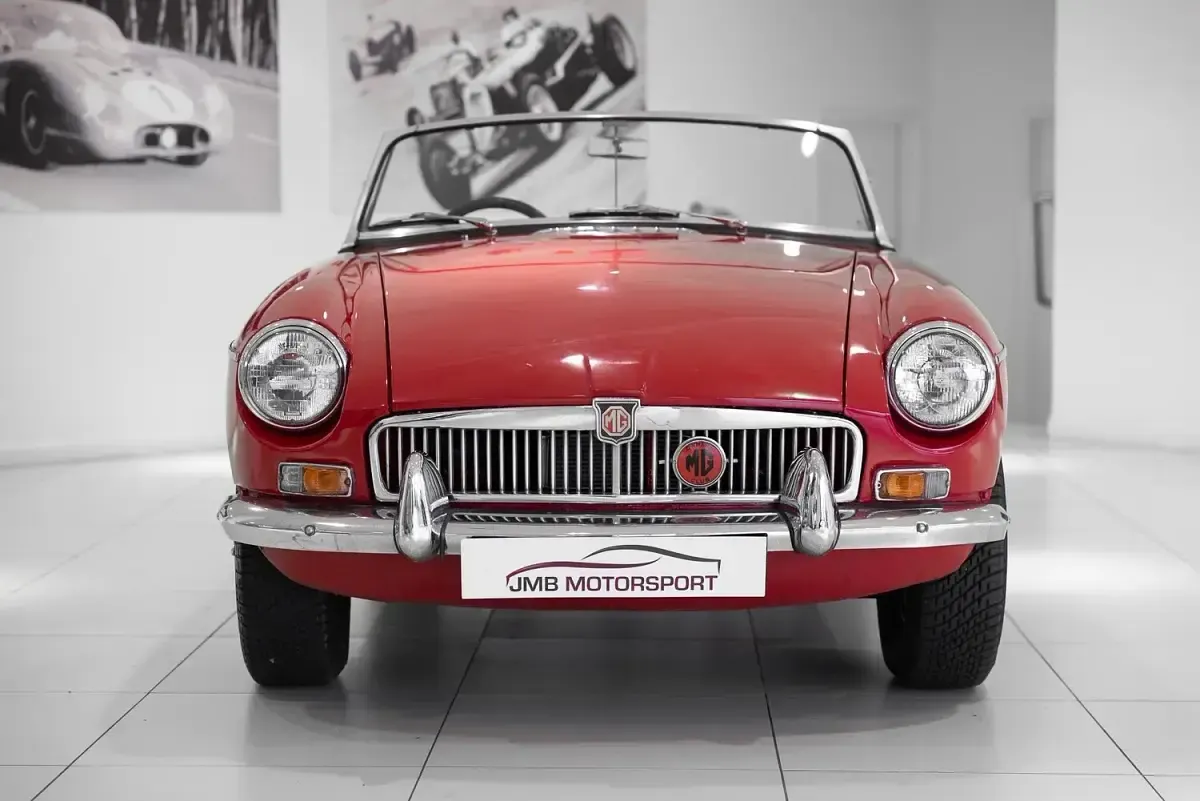 Used MG B 95 HP (69 kW) 1980 Red Cabriolet