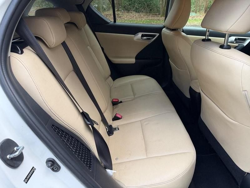 Used Lexus CT200h 2012 White Hatchback