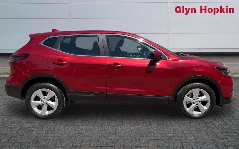 Used Nissan Qashqai Acenta Premium 116 HP (85 kW) 2019 Red SUV