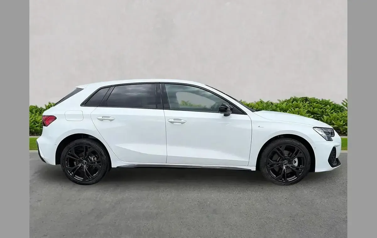 New Audi A3 e-tron Black Edition 200 HP (147 kW) 2026 White Hatchback