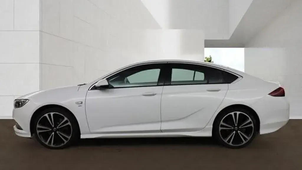 Used Vauxhall Insignia Sport 170 HP (125 kW) 2018 White Hatchback