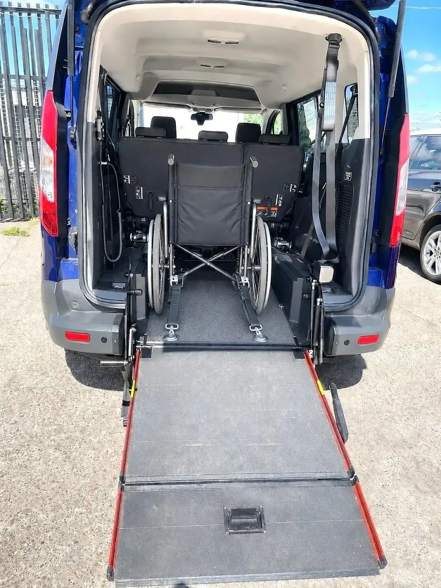 Used Ford Tourneo Connect Zetec 2016 Blue MPV