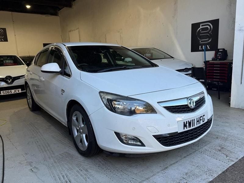 Second-hand Vauxhall Astra SRi 2011 Alb Hatchback