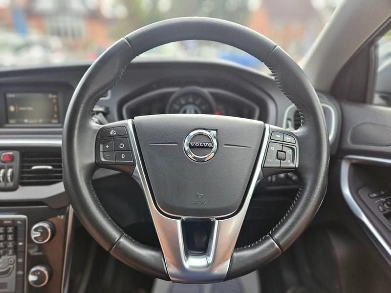 Used Volvo V40 Momentum 122 HP (89 kW) 2017 Grey Hatchback