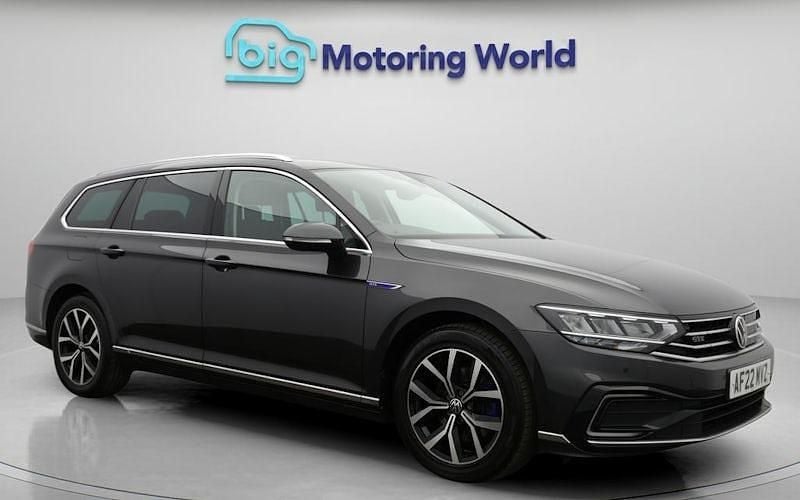 Used 2024 VW Passat GTE Estate | £15,900 (Good price) - Image 1/4