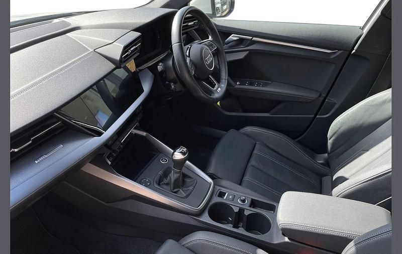 Used Audi A3 S-Line 147 HP (108 kW) 2023 White Sedan