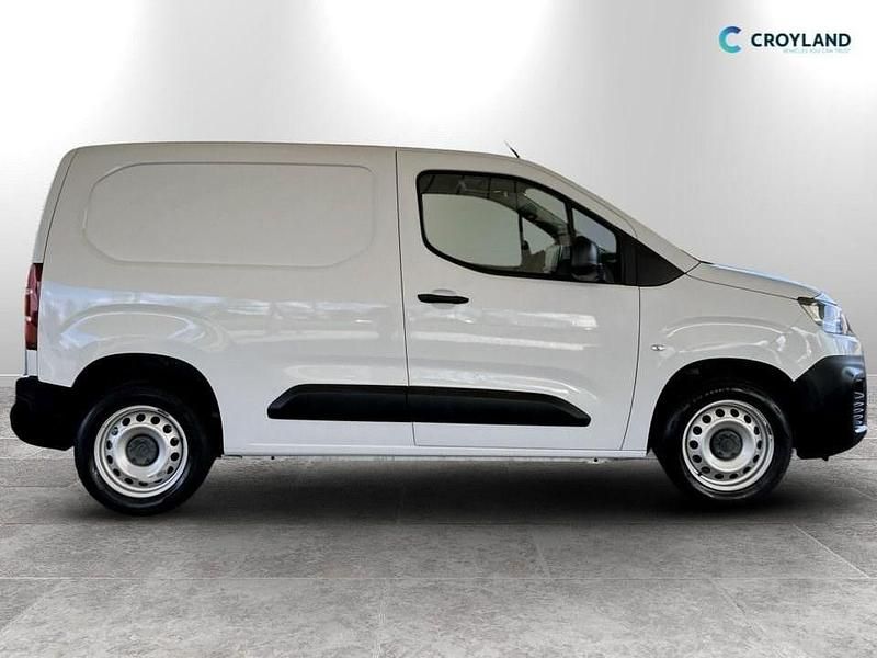 Used Citroën Berlingo 100 HP (73 kW) 2023 White MPV