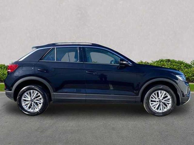 Used VW T-Roc Life 150 HP (110 kW) 2023 Black SUV