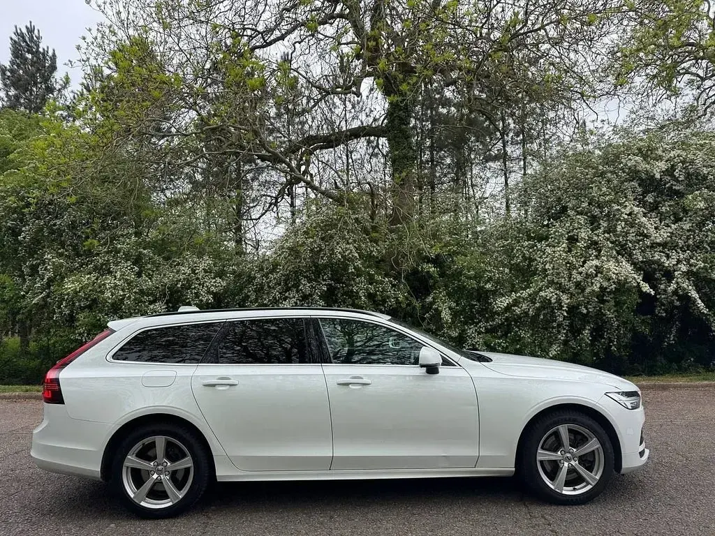 Used Volvo V90 CC 300 HP (220 kW) 2022 White Estate