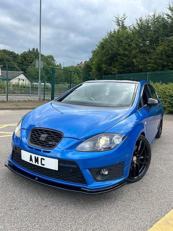 Used Seat Leon CUPRA 371 HP (272 kW) 2012 Blue Hatchback
