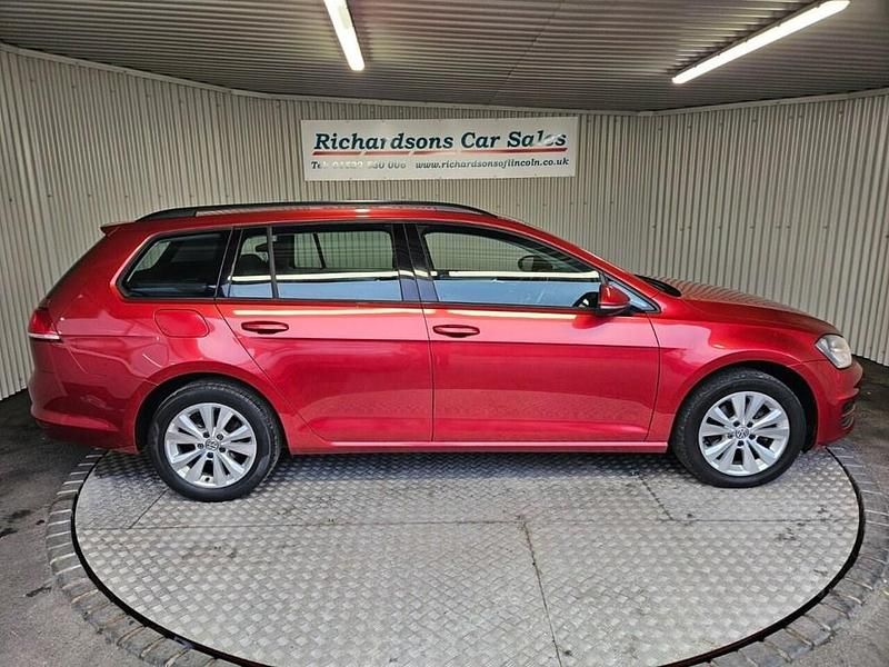 Used VW Golf VII SE 110 HP (80 kW) 2016 Red Estate