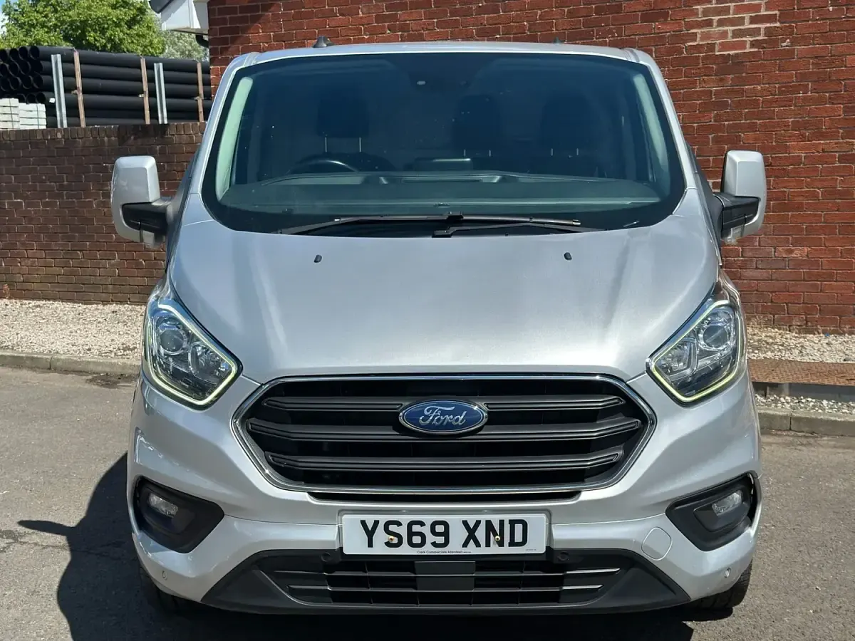 Used Ford Transit Custom Limited 130 HP (95 kW) 2019 Silver Van